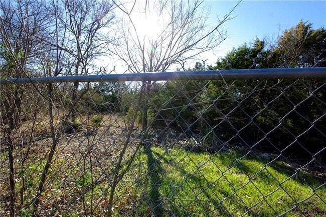 Building Photo - 507 Riverwood Dr