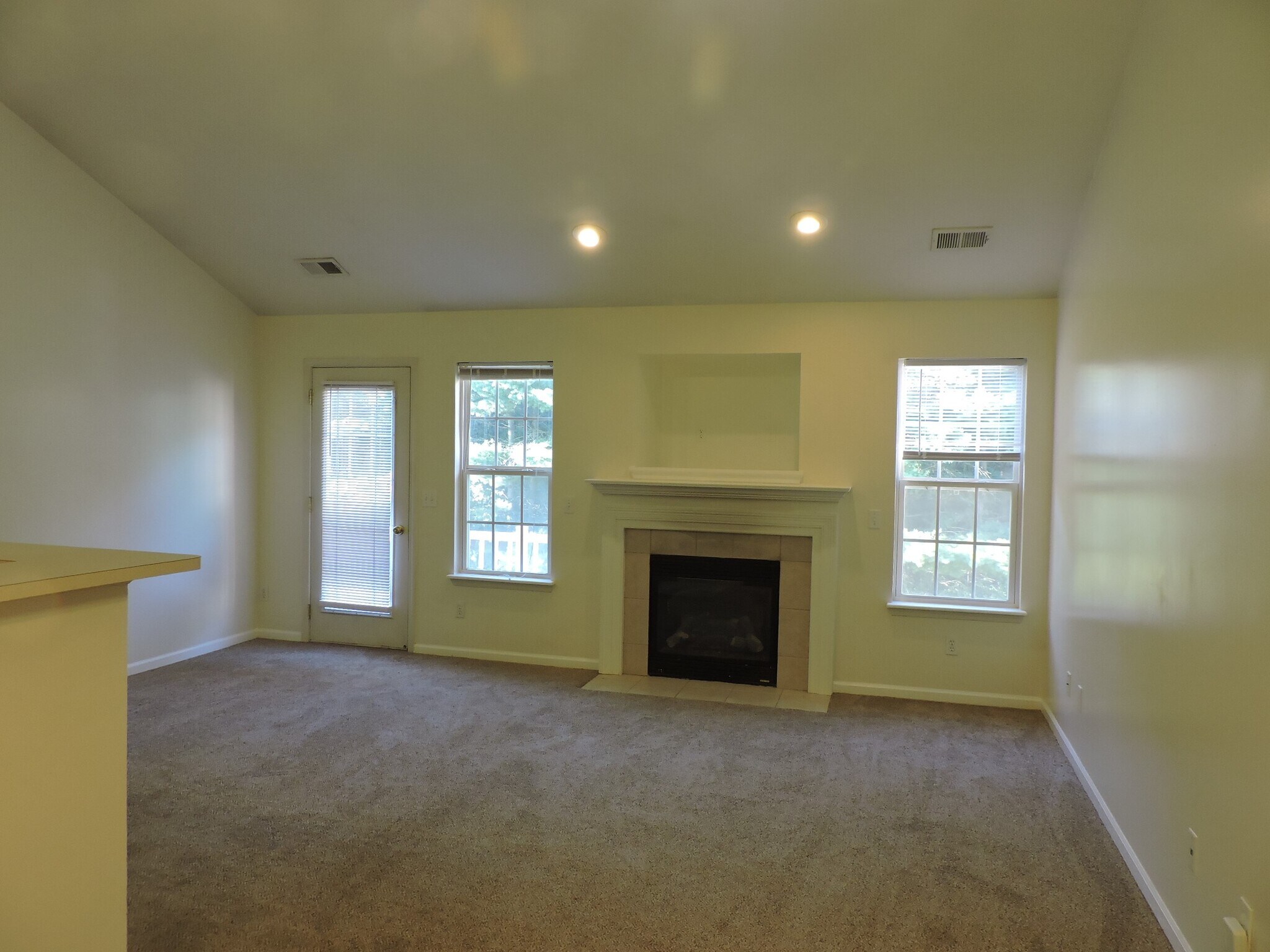 Building Photo - 668 Olde English Cir