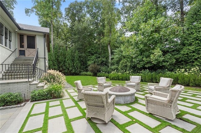 Building Photo - 3612 Castlegate Dr NW