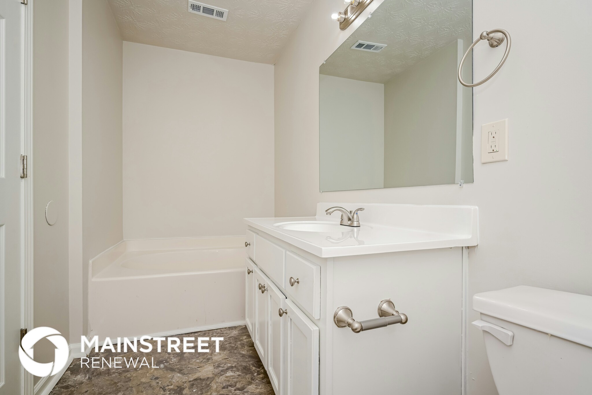 Building Photo - 546 Forest Hill Dr