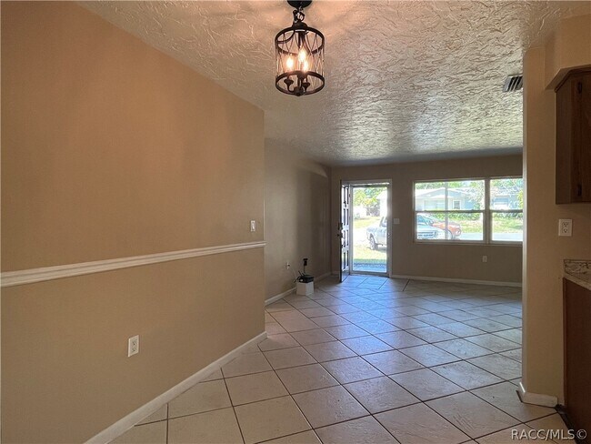 Building Photo - 35 S Lucille St