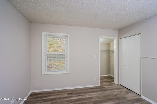 Building Photo - 8903 Willowcreek Dr