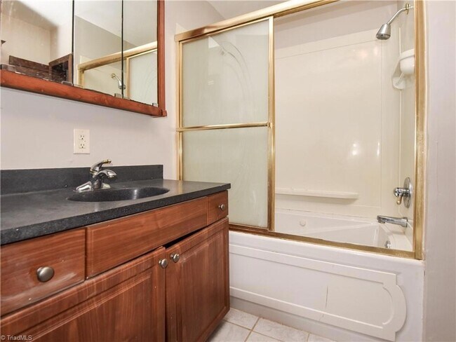 Building Photo - 3872 Leo St