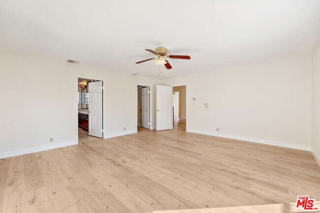 Building Photo - 807 E Orange Grove Ave