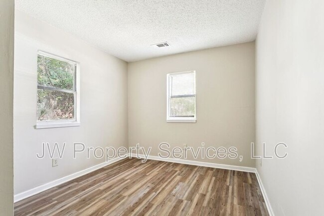 Building Photo - 206 Sunset Dr