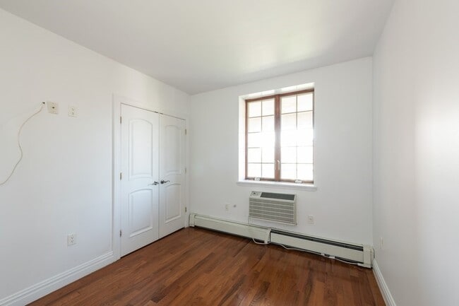 Building Photo - PERFECT ONE BEDROOM APT