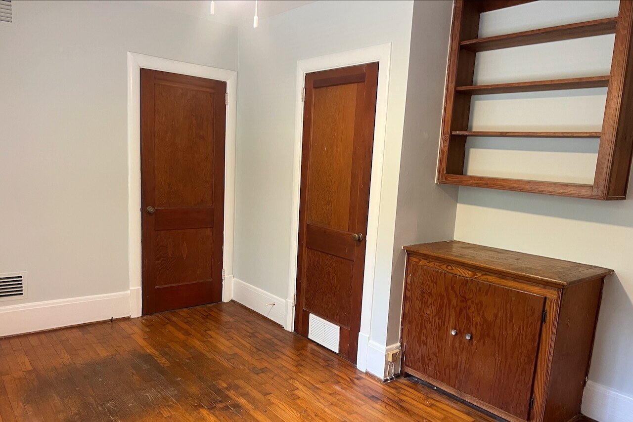 Building Photo - 2309 Camellia Dr