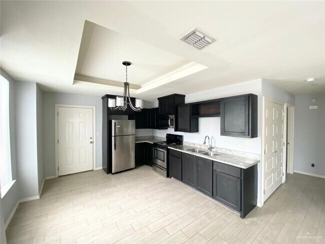 Building Photo - 1227 White Oak Dr