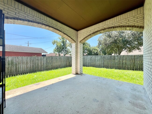 Building Photo - 216 Thorn Ridge St