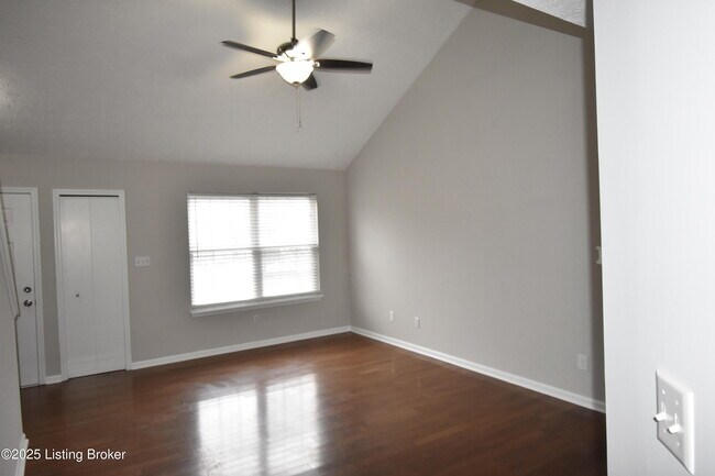 Building Photo - 4313 Hickoryview Dr