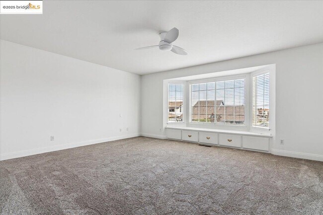 Building Photo - 5752 Drakes Dr