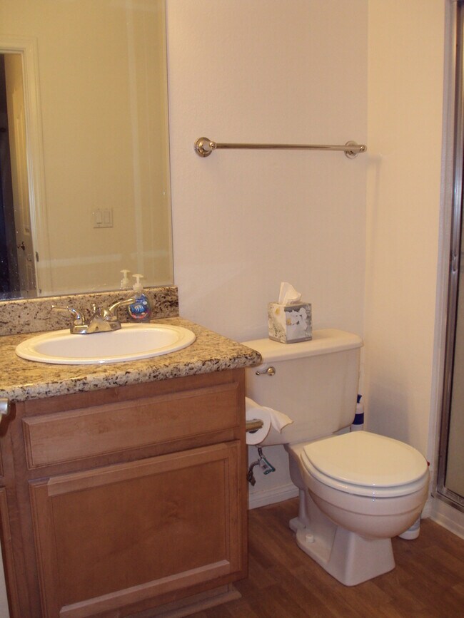 Building Photo - Stylish 2-Bedroom Condo in Sought-After Ca...