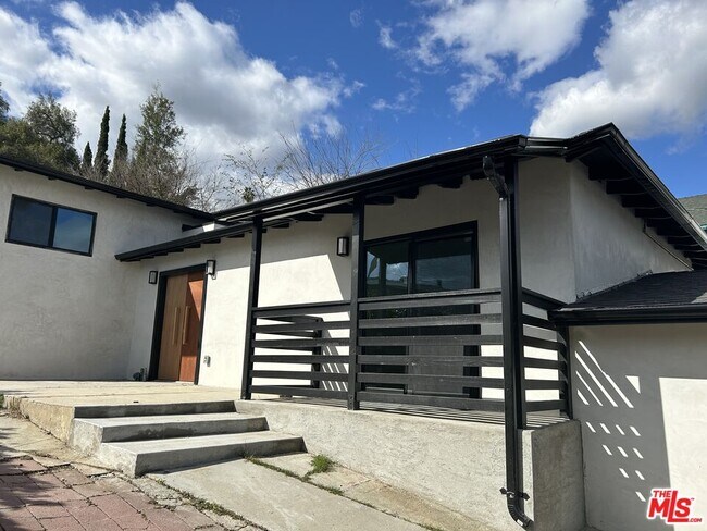 Building Photo - 3417 Chadwick Dr
