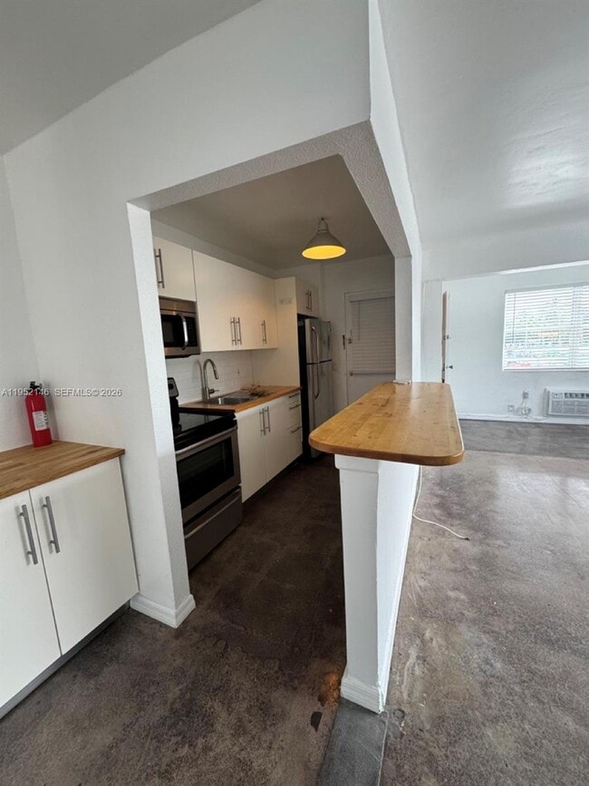 Building Photo - 7904 West Dr