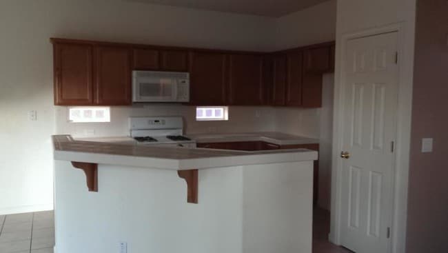 Building Photo - 1539 Figueroa Dr
