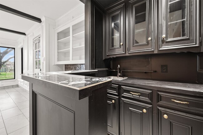 Building Photo - 707 Montclair Blvd