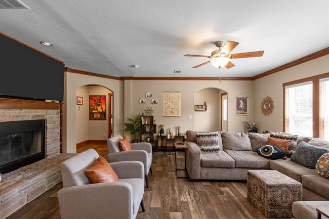 Building Photo - 23038 Pedernales Canyon Trail