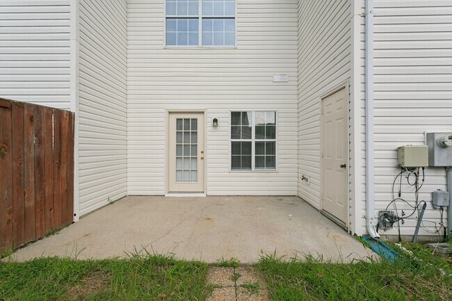 Building Photo - 104 Monument Ct