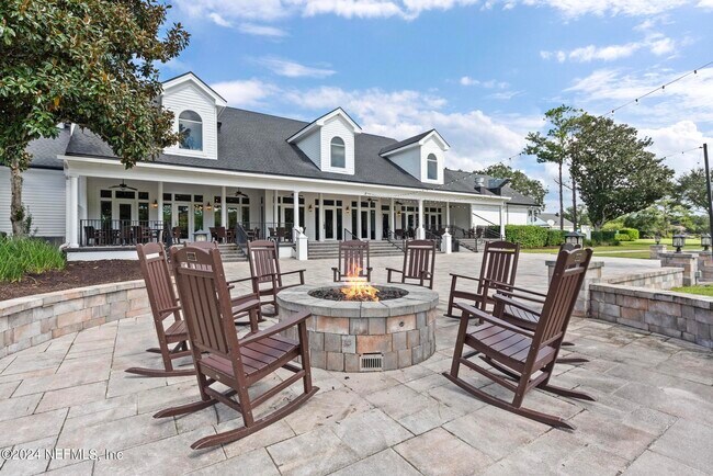Building Photo - 7851 Heather Lake Ct E