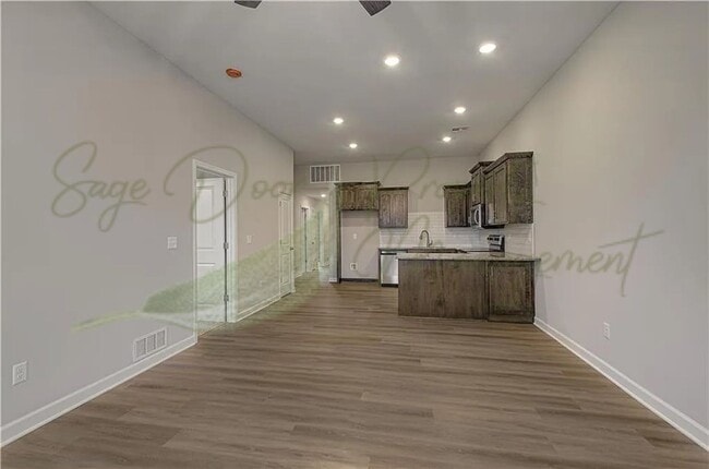 Building Photo - SPACIOUS AND MODERN DUPLEX!!!