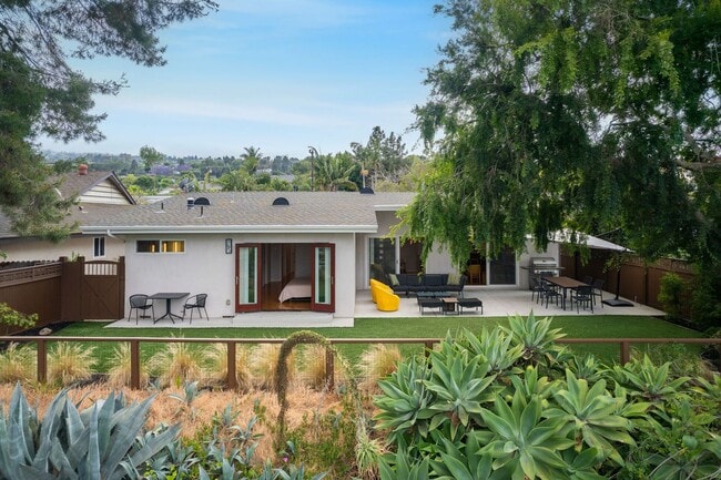 Building Photo - Updated Mid Century Home in Rancho Palos V...