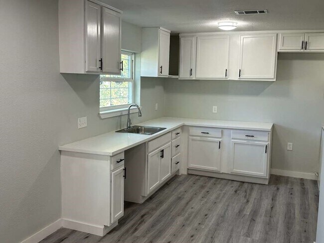 Building Photo - 1912 Gentry St