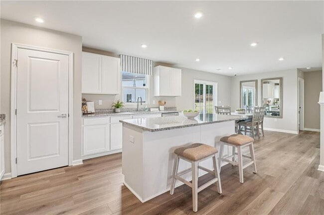 Building Photo - 6644 Red Oak Wy