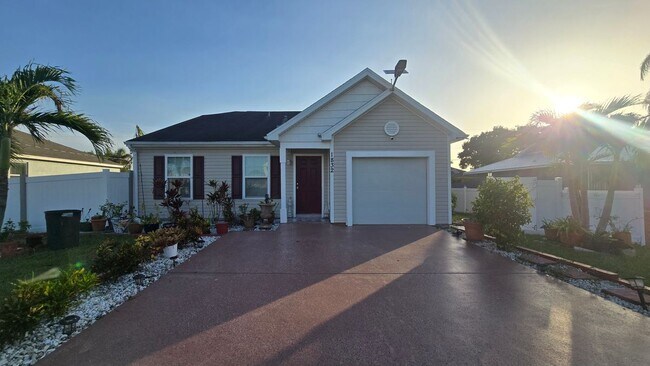 Building Photo - 1832 SW Cameo Blvd