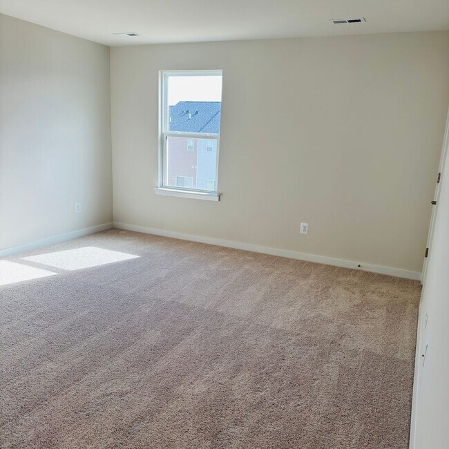 Building Photo - Brand New 4 Bed 3.5 Bath End Unit Townhome in Inwood