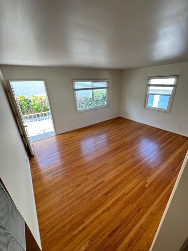 Building Photo - 2.0 bedroom in Pasadena California 91104