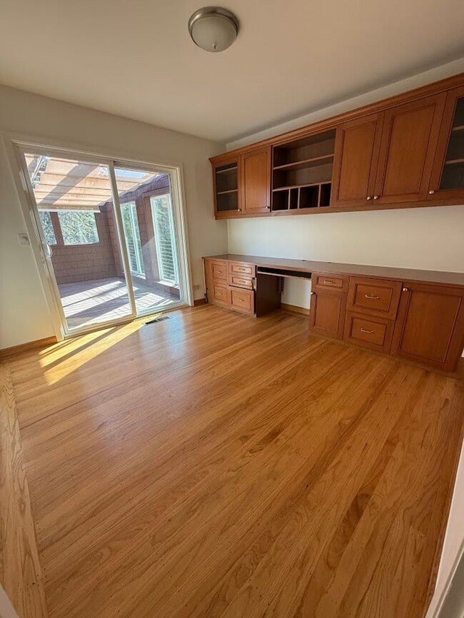 Building Photo - Charming 3-4 Bed/3 Bath Home in Belmont wi...