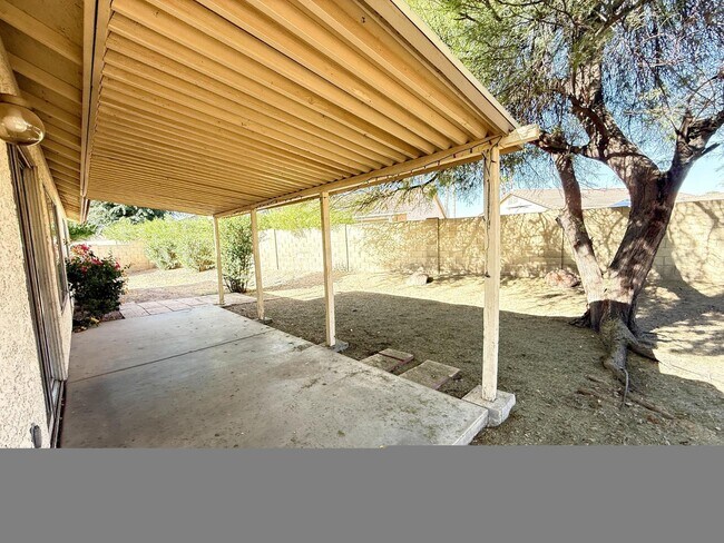 Building Photo - 509 W Ensueno Ct