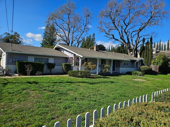 Building Photo - Charming Walnut Creek Ranch-Style Home