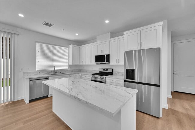 Building Photo - Modern Brand new 5-Bedroom Home for Lease ...