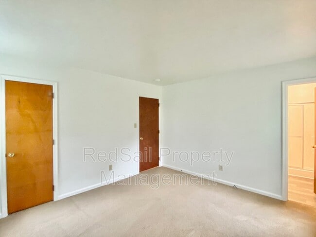 Building Photo - 180 Lori Cir