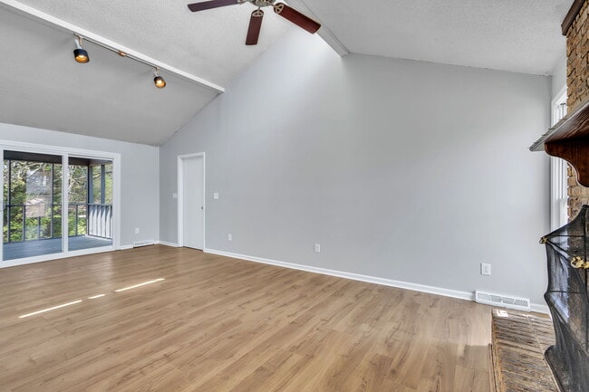 Building Photo - 204 Hattie Rd