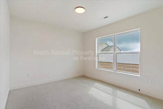 Building Photo - 834 E 300 N