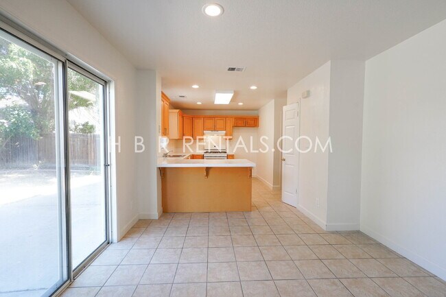 Building Photo - Charming 3-Bed, 2.5-Bath Home in One of Tr...