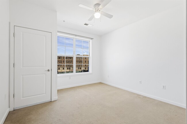 Building Photo - 443 2nd St