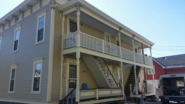 Building Photo - 30 Ayers St