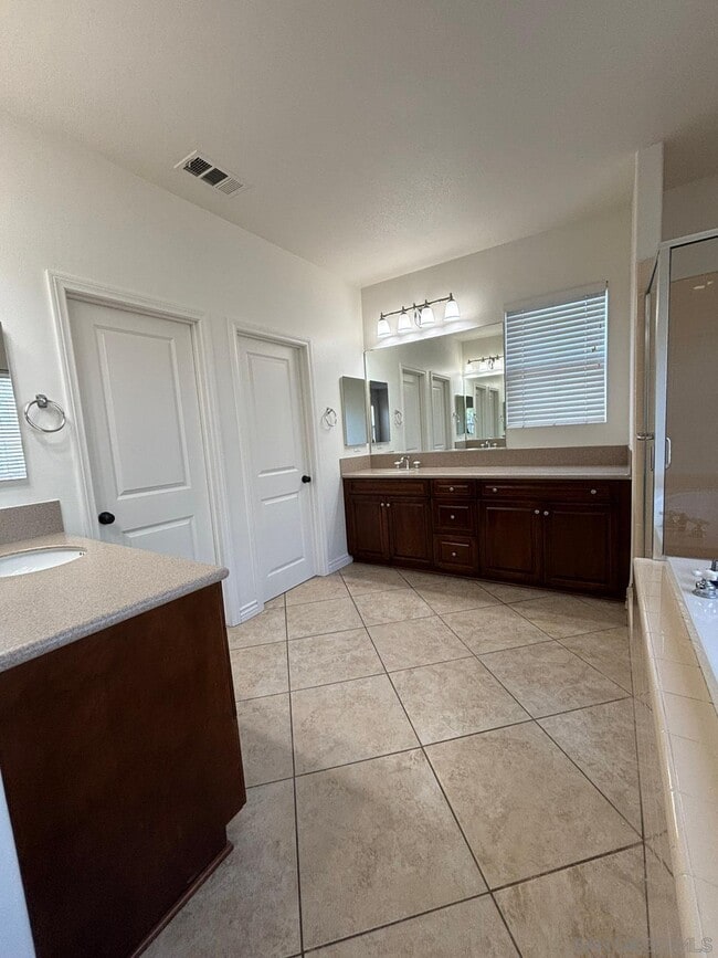 Building Photo - 1612 Picket Fence Dr