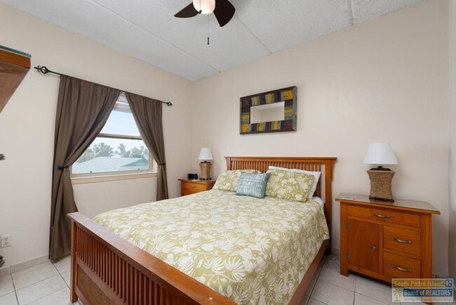 Building Photo - 125 E Retama St