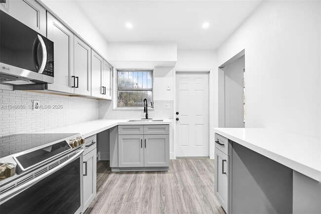 Building Photo - 645 NE 149th St