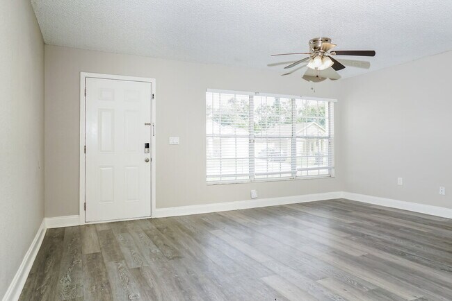 Building Photo - 1616 27th Ave E