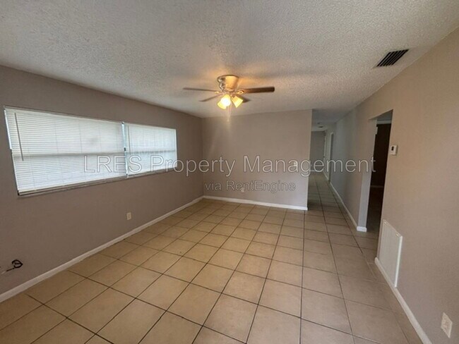 Building Photo - 1020 S Bay Ave