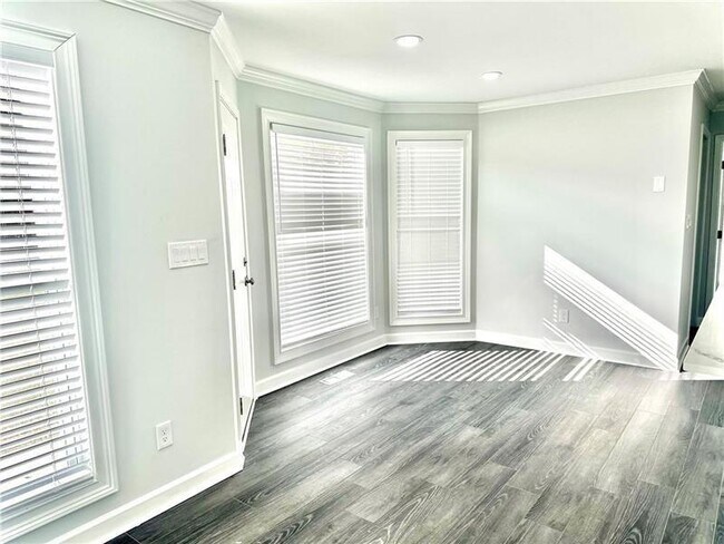 Building Photo - 312 Woodmont Ct