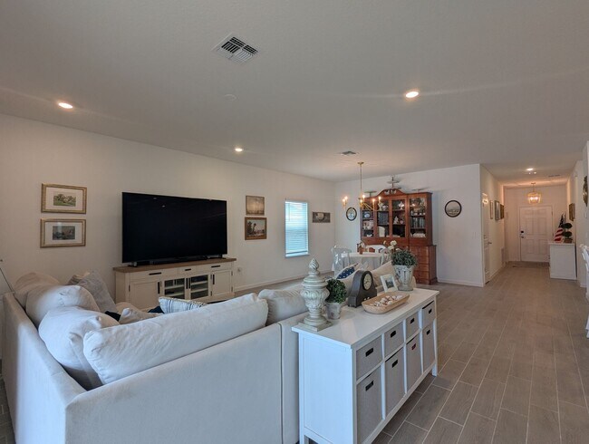 Building Photo - Beautiful newer-construction 4-bedroom, 3-bath home located in Trailhead Landing