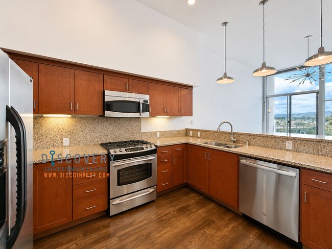 Building Photo - Uptown Place One Bedroom Condominium