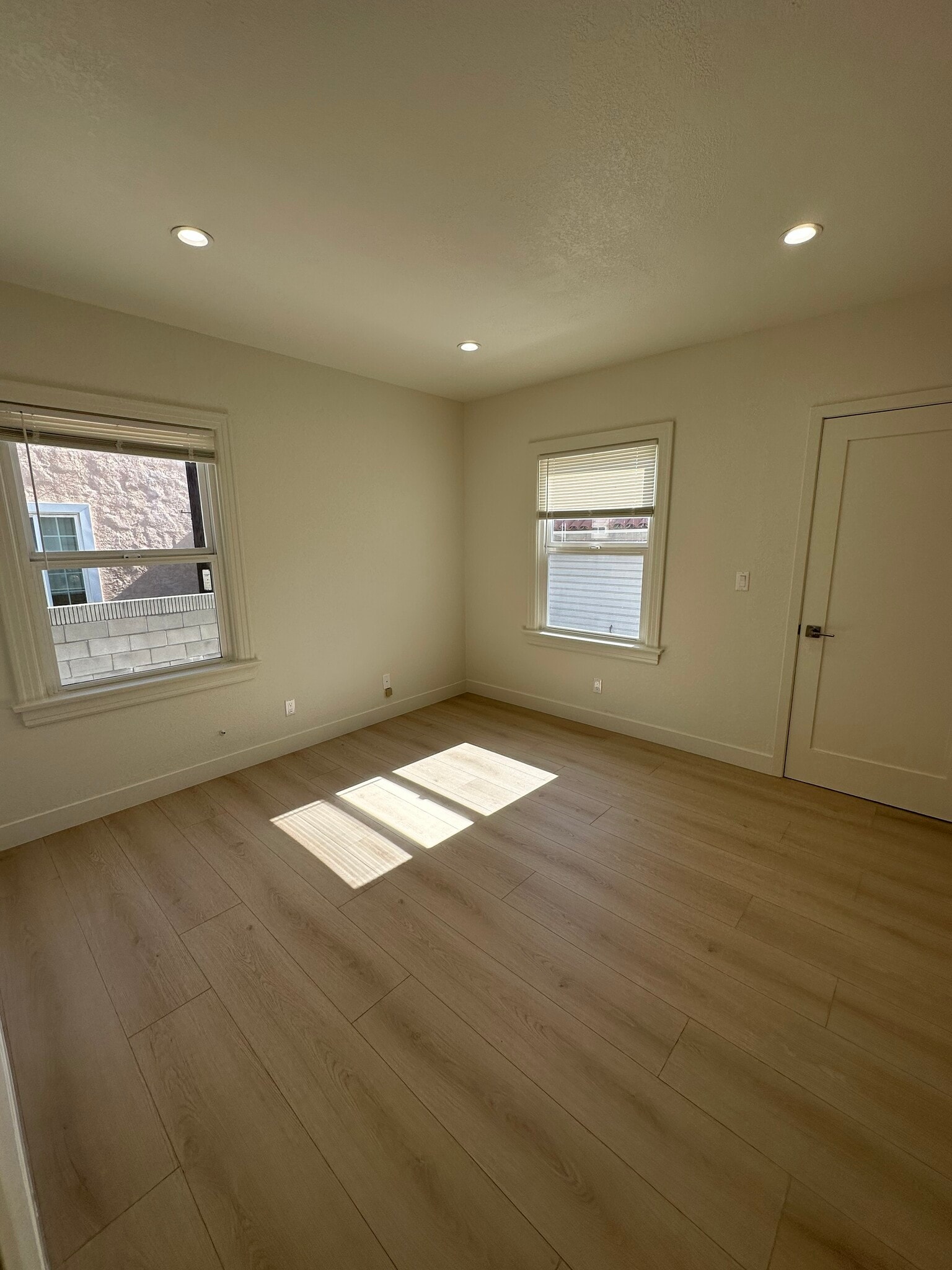 Building Photo - 217 Sinclair Ave
