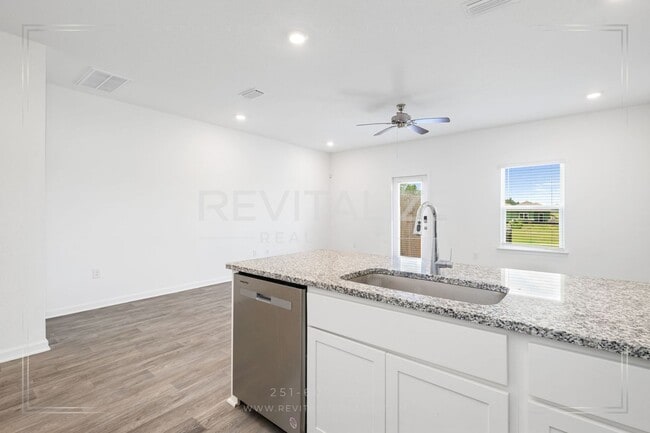 Building Photo - Smart Townhome Living in Spanish Fort!